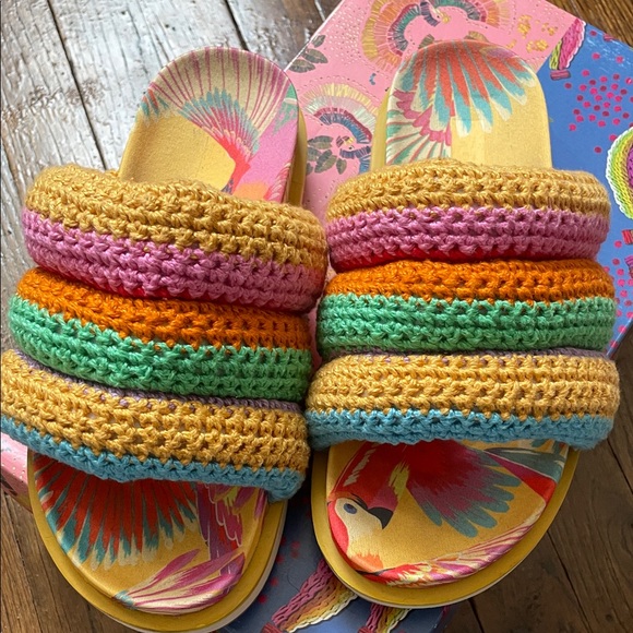 FARM Rio Colorful Toucan Slides - Picture 4 of 7